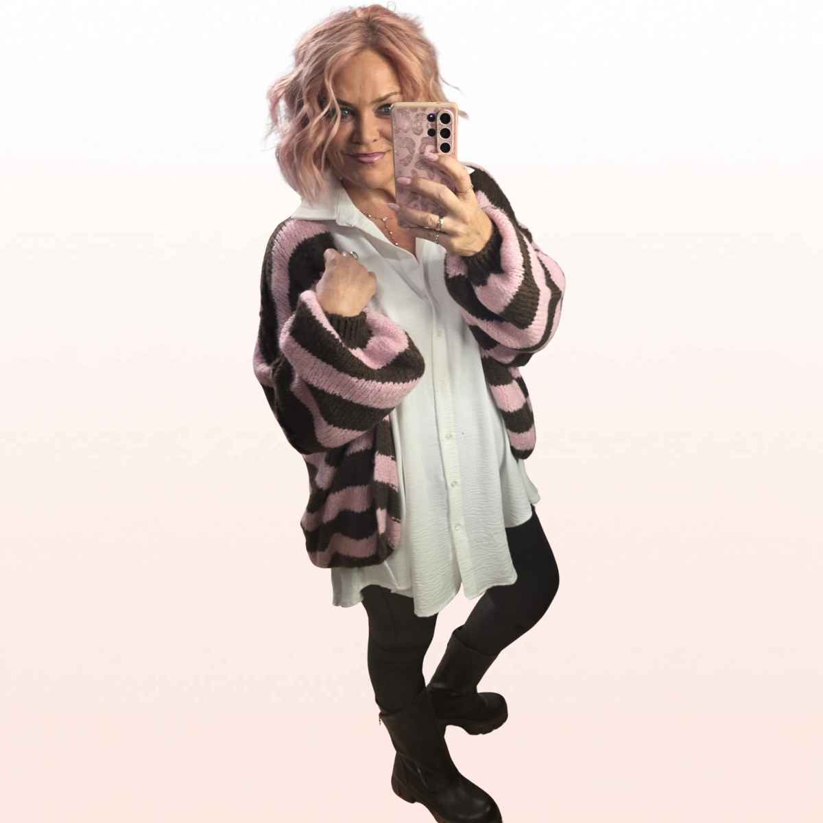 Strickjacke Stripes Schoko-Rosa –trendy weite Ärmel