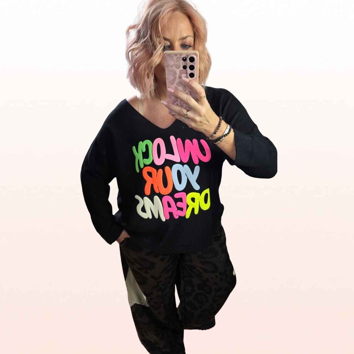 Oversize Pullover „Unlock Your Dreams“ Schwarz – Neon Print