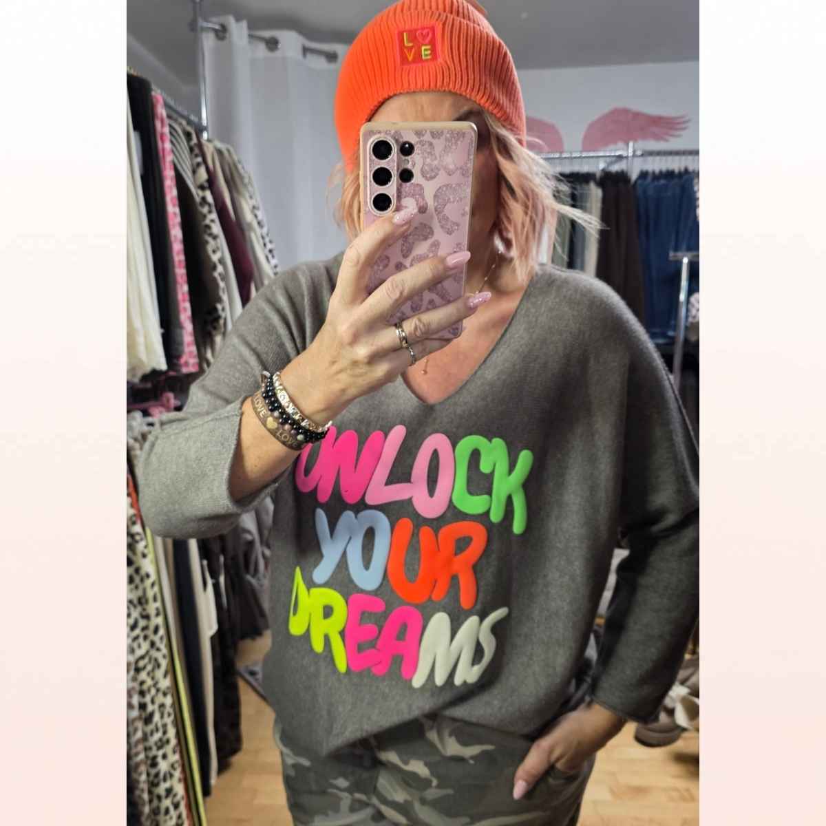 Oversize Pullover „Unlock Your Dreams“ Taupe – Neon Print