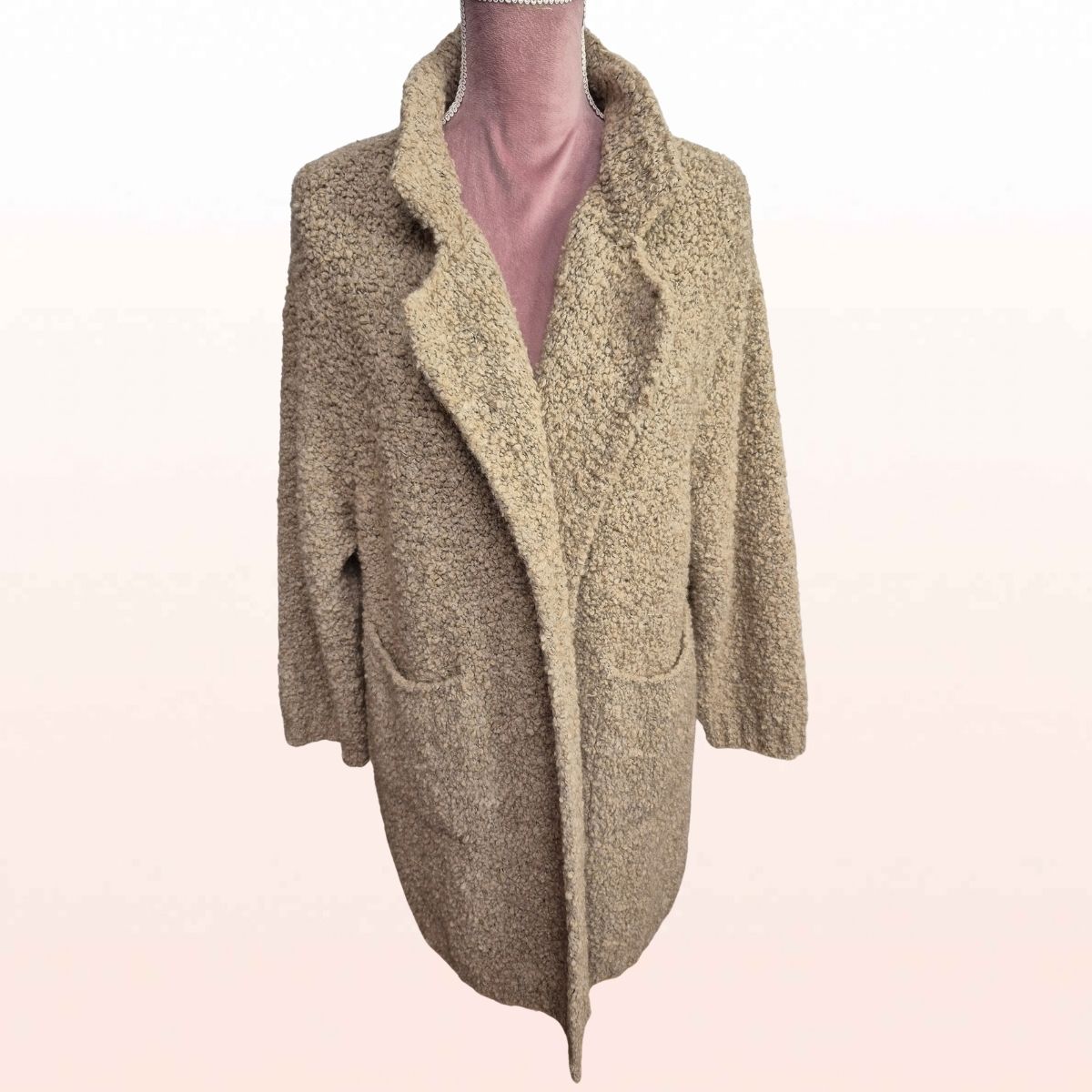 Bouclé Strickjacke im Blazer-Look in Camel