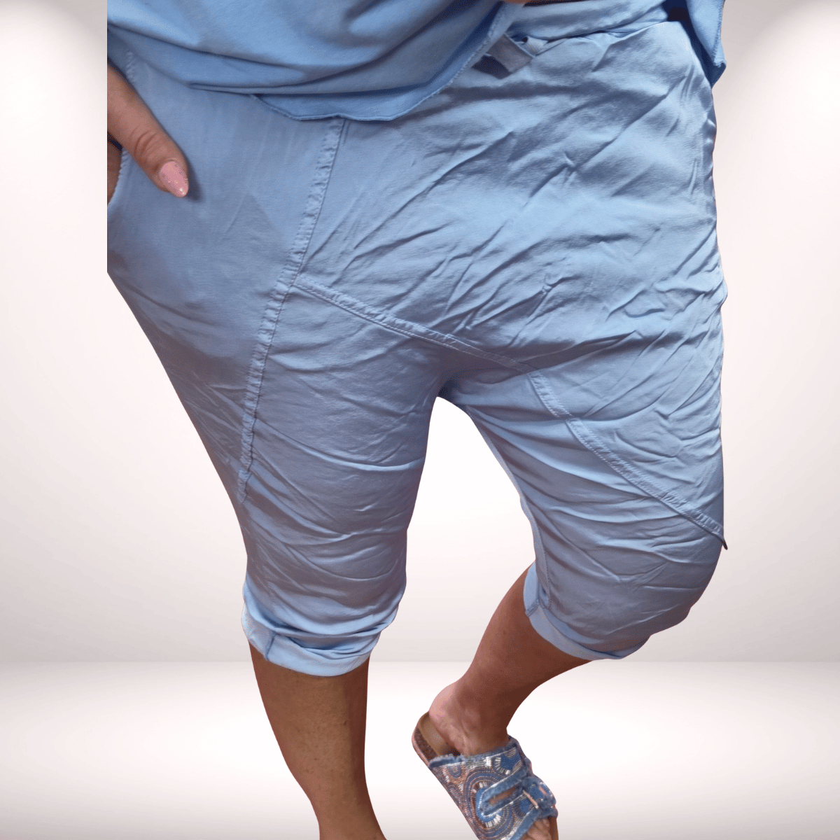 Baggy „Glänzi“ 3/4 – Hellblau