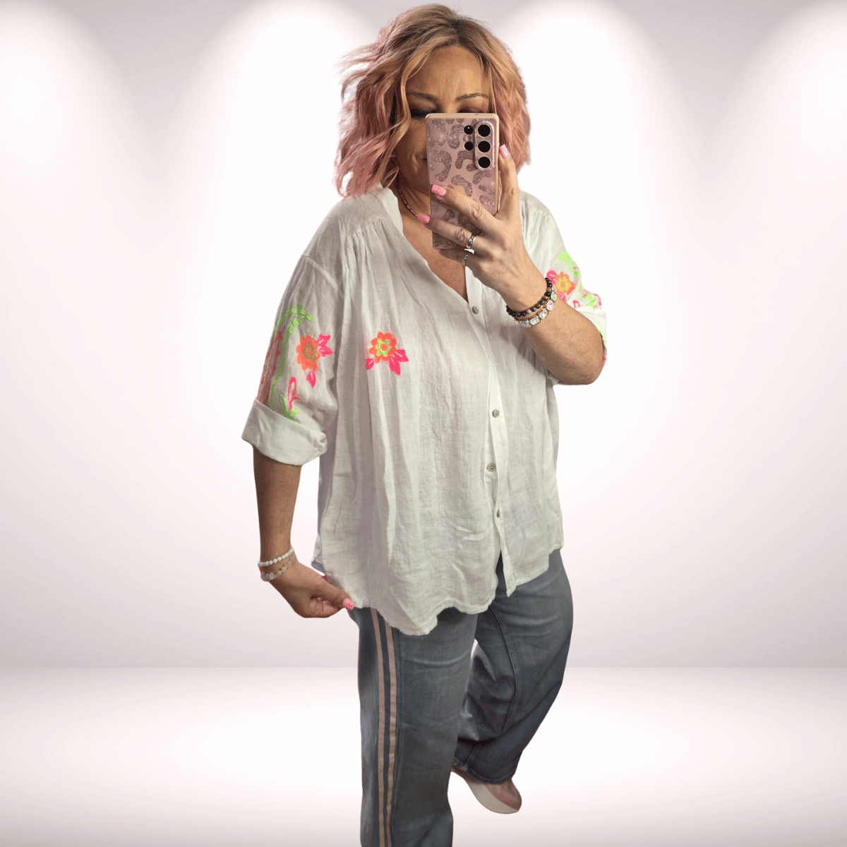 Boho Leinenbluse – mit Neonstickerei - weiß