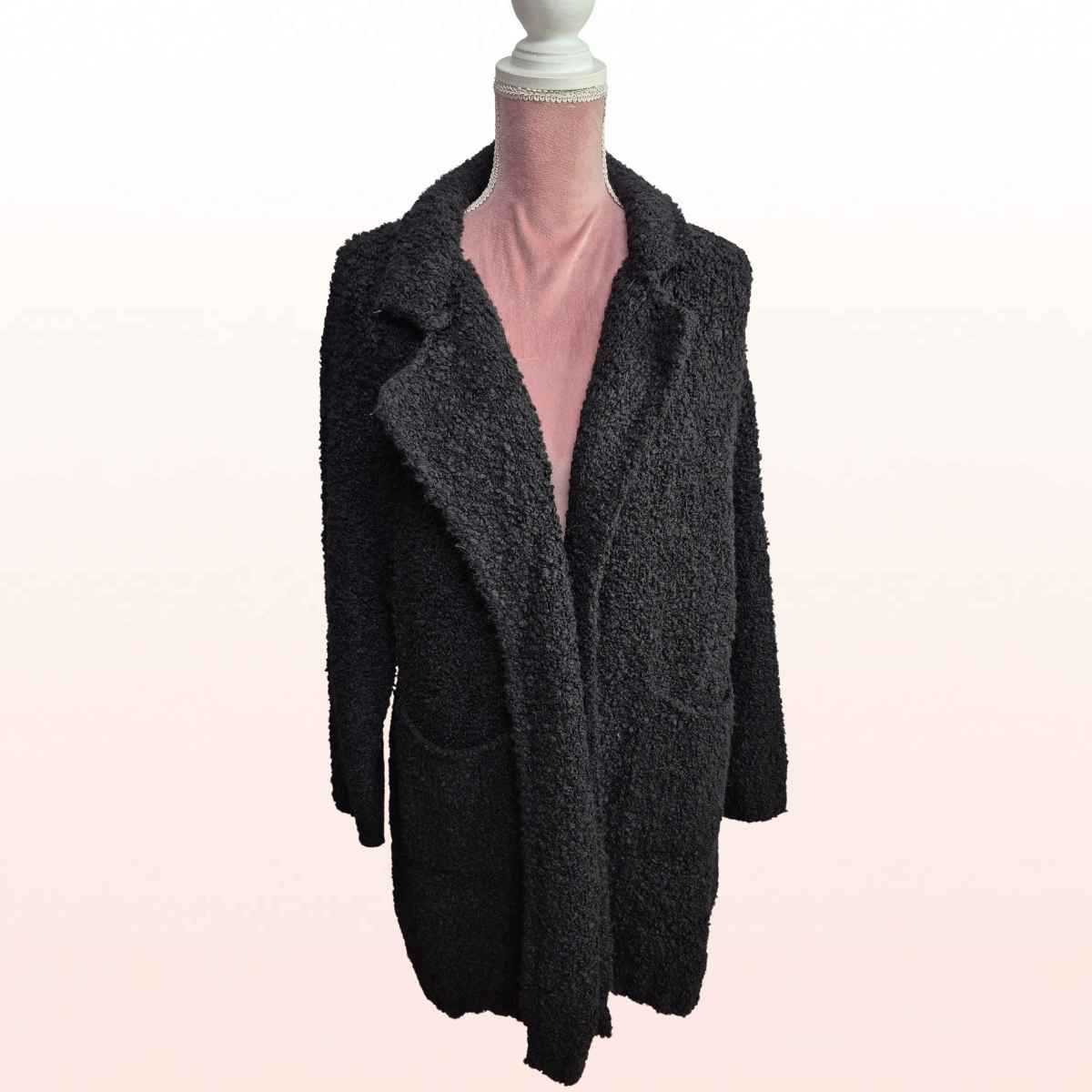 Bouclé Strickjacke im Blazer-Look in Schwarz