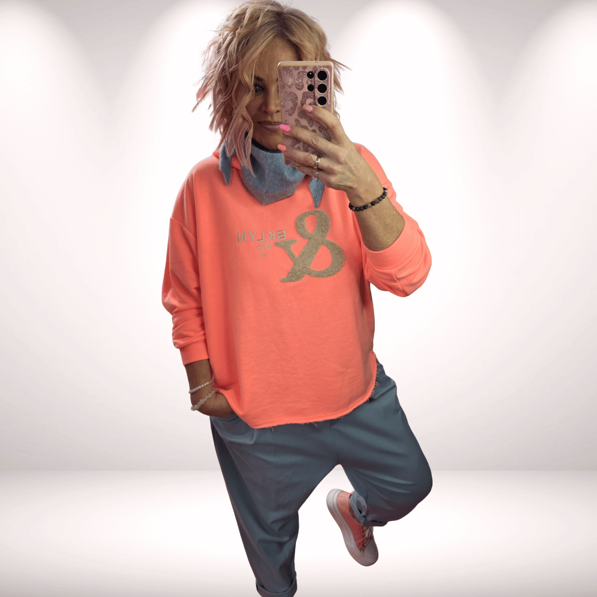 Hoodie „BKLYN“ neoncoralle  