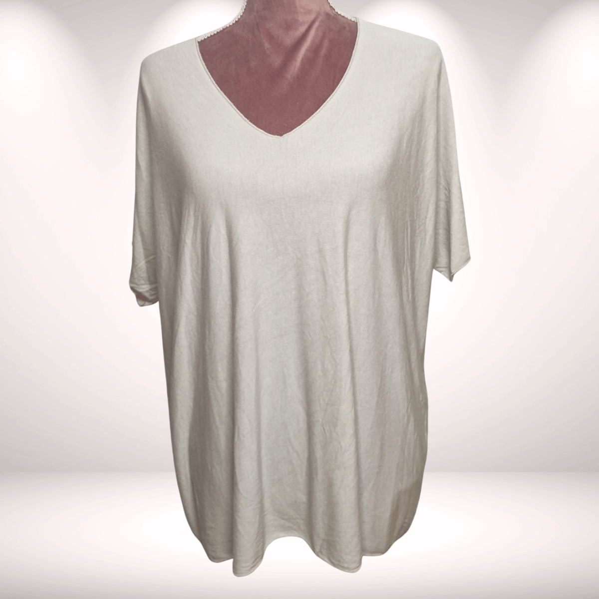 Shirt mit V-Ausschnitt  kastig – beige