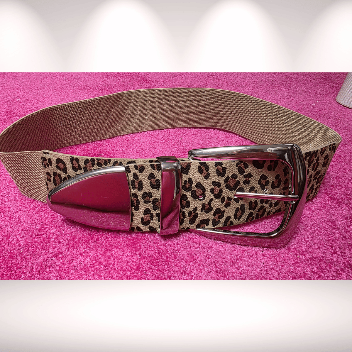 Kaschier-Gürtel mit großer Schnalle Leo Beige 