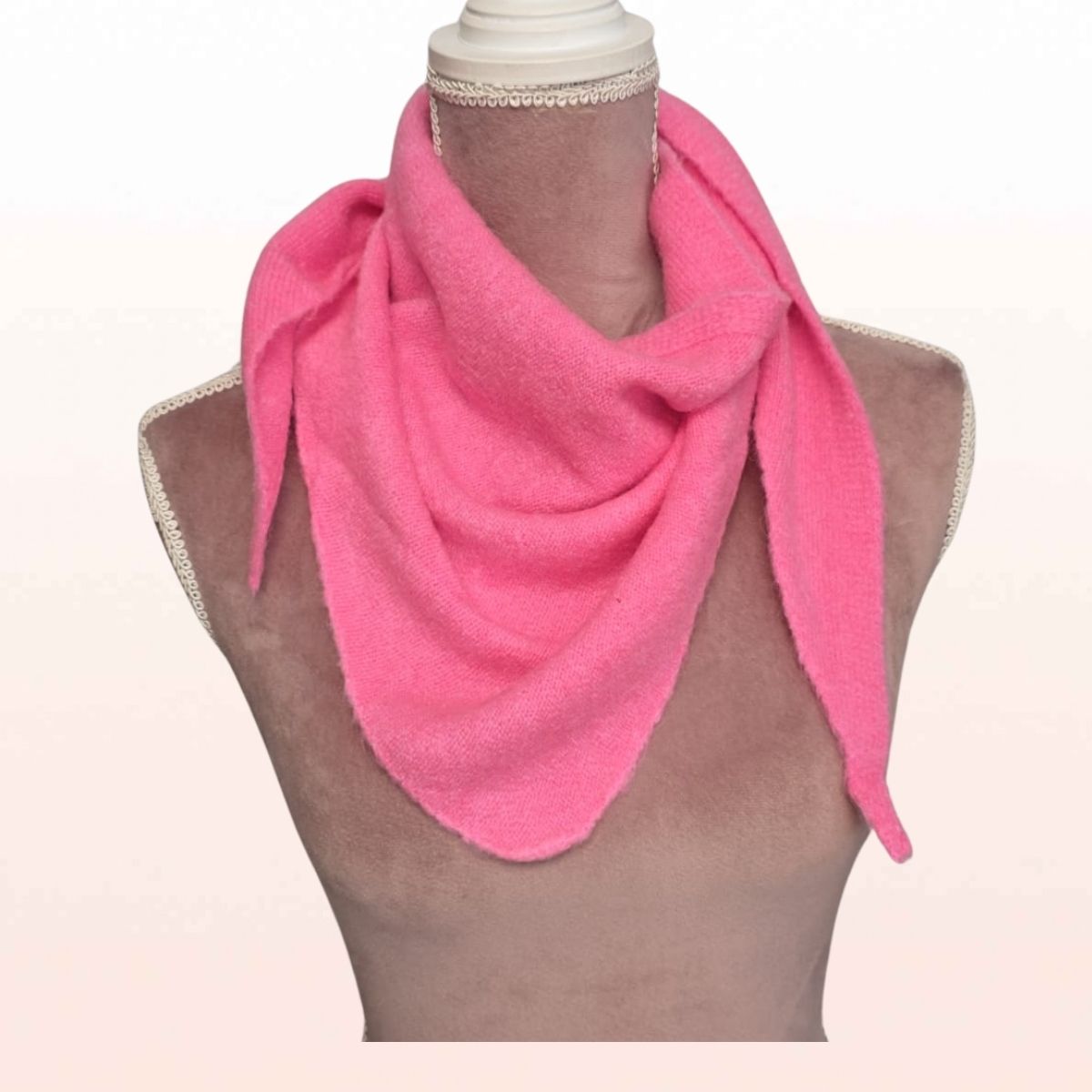 Dreiecksschal Pink – weicher Strickschal mit Alpaka