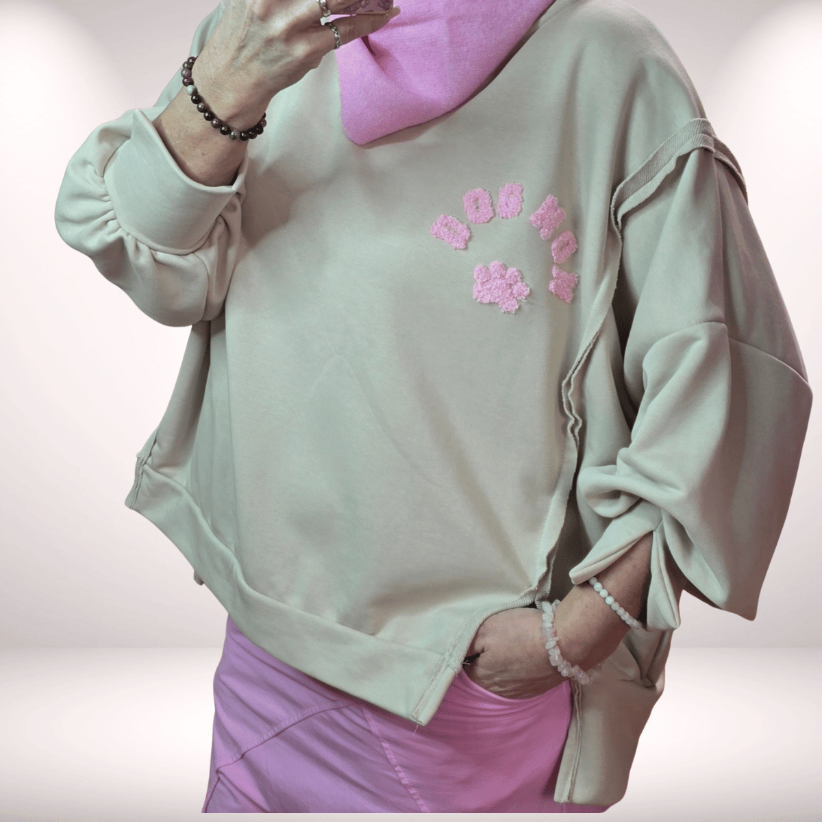 Sweaty „Dog Mom“ - Beige