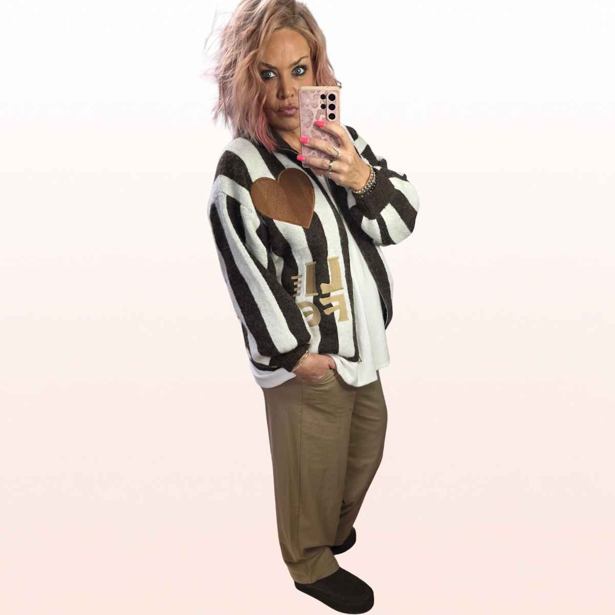 Strickjacke Love Stripes Schoko-Offwhite & Patches