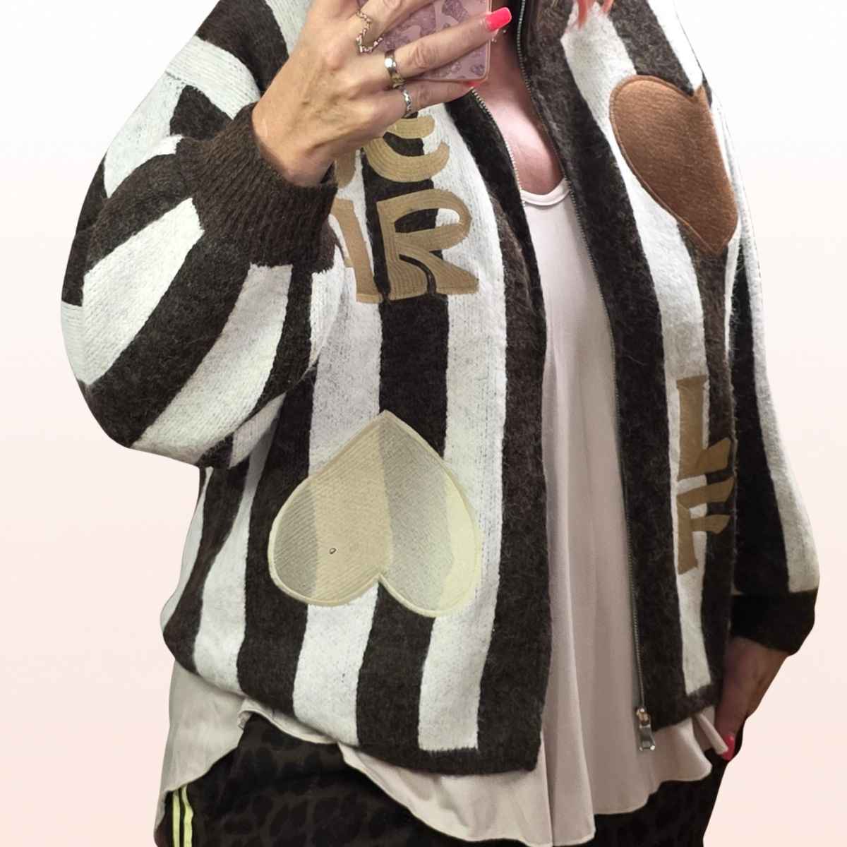 Strickjacke Love Stripes Schoko-Offwhite & Patches