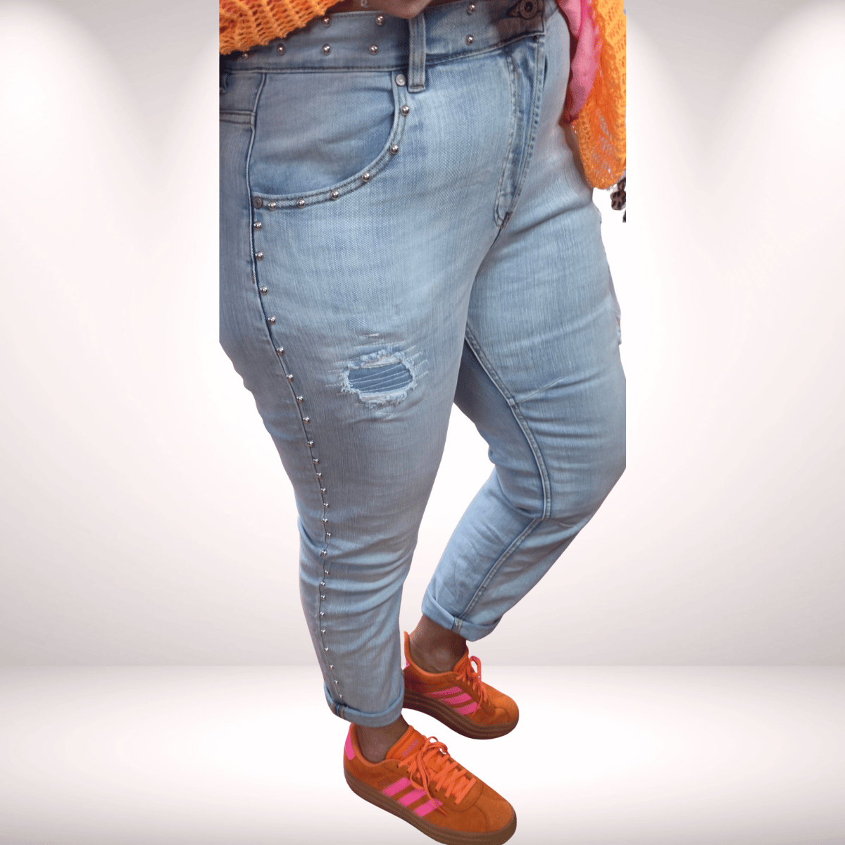 Jeans mit Nieten – stylisch & modern