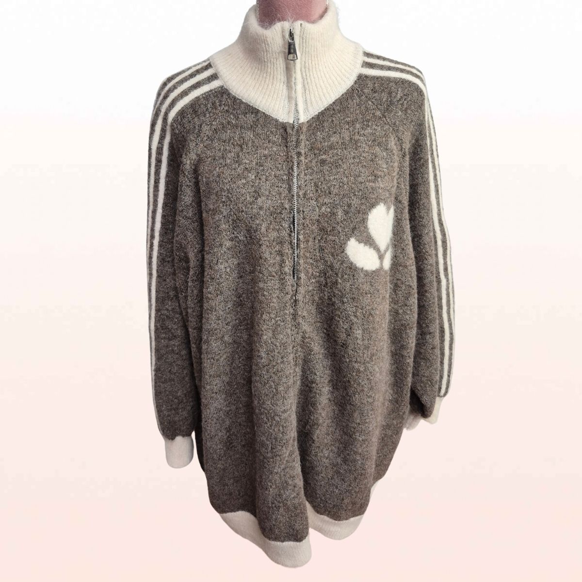 Oversize Strickjacke Stripes Taupe-Creme – sportlicher Zip-Cardigan