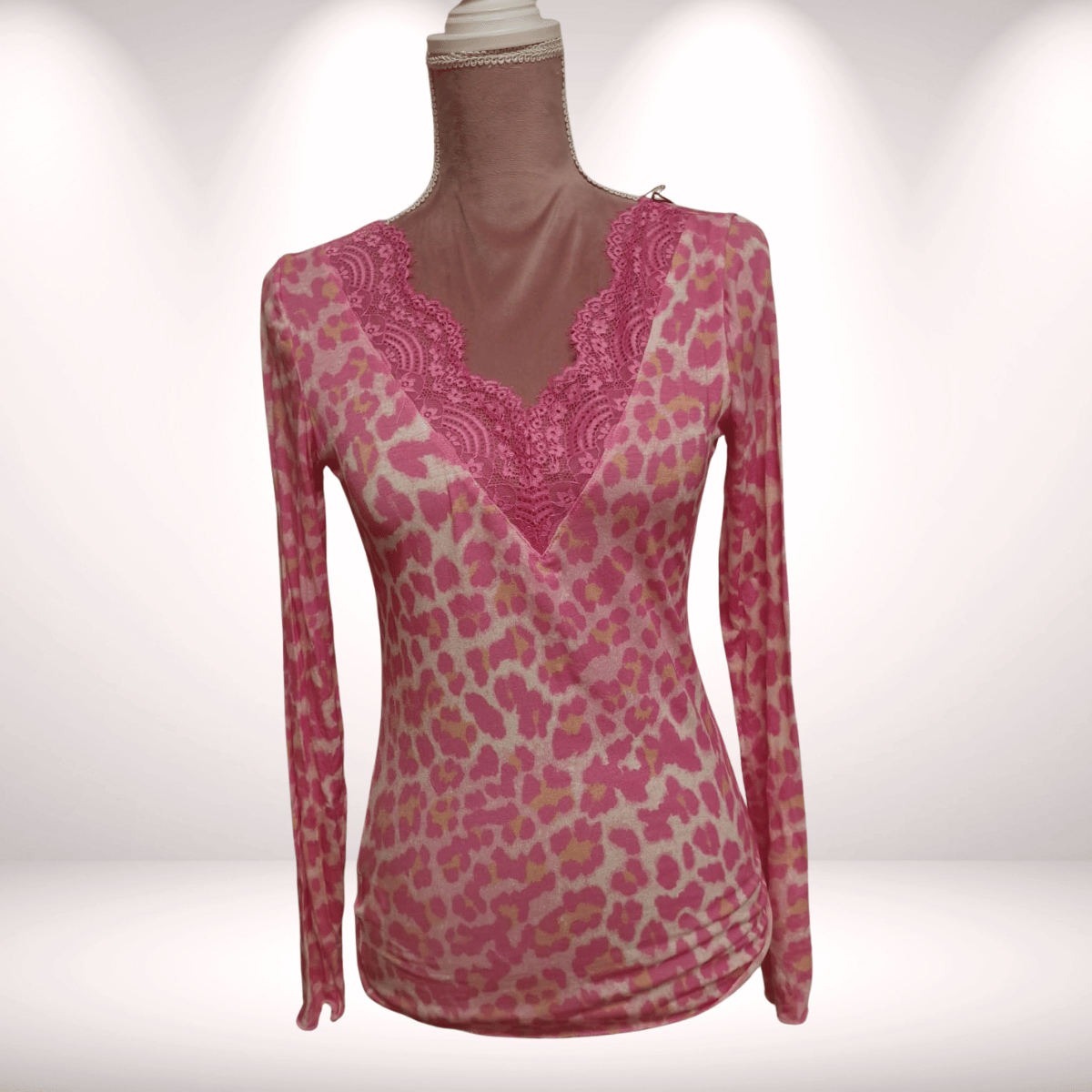 Longsleeve Cashmere Spitze – babypink-leo