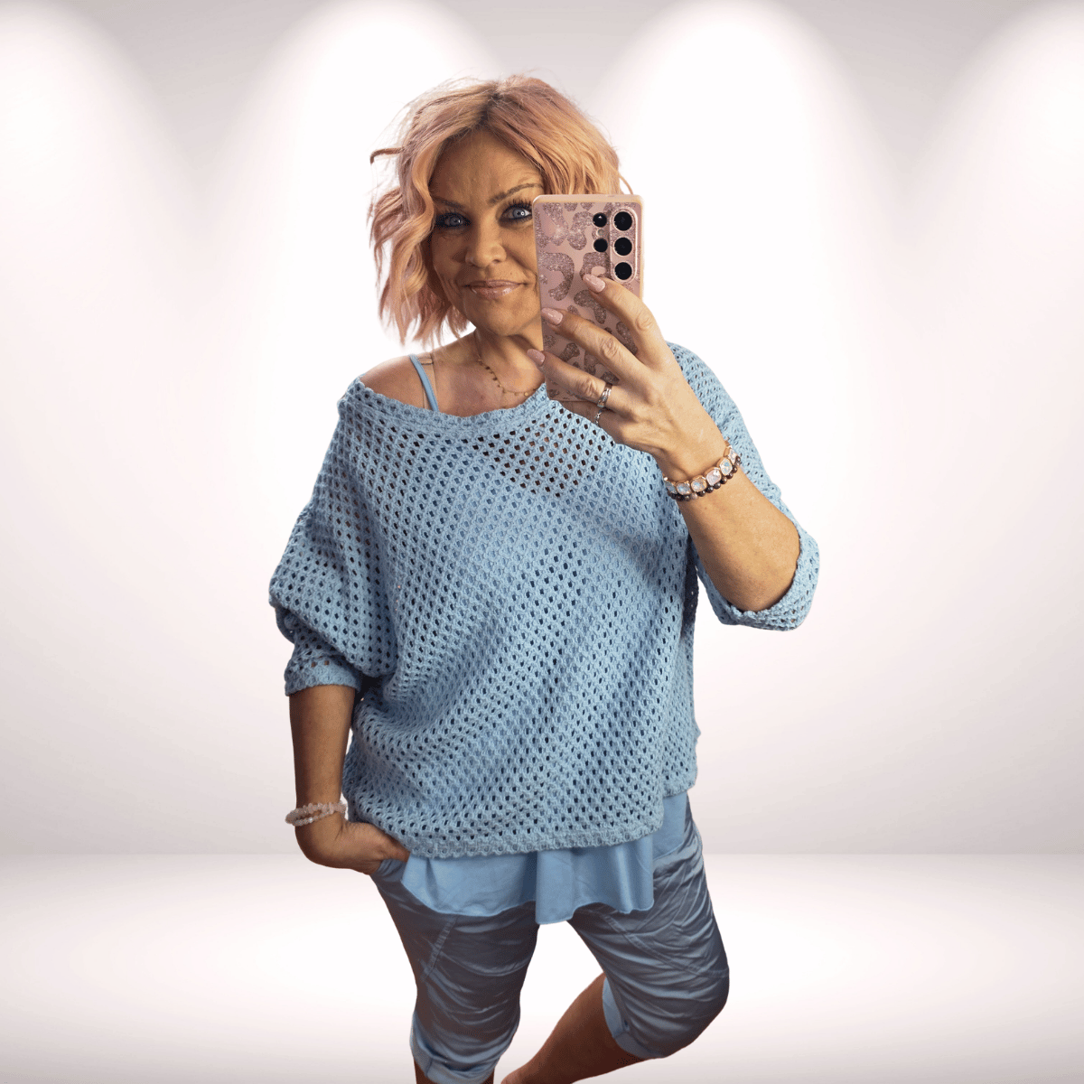 Netz-Pulli mit Rückenausschnitt - hellblau