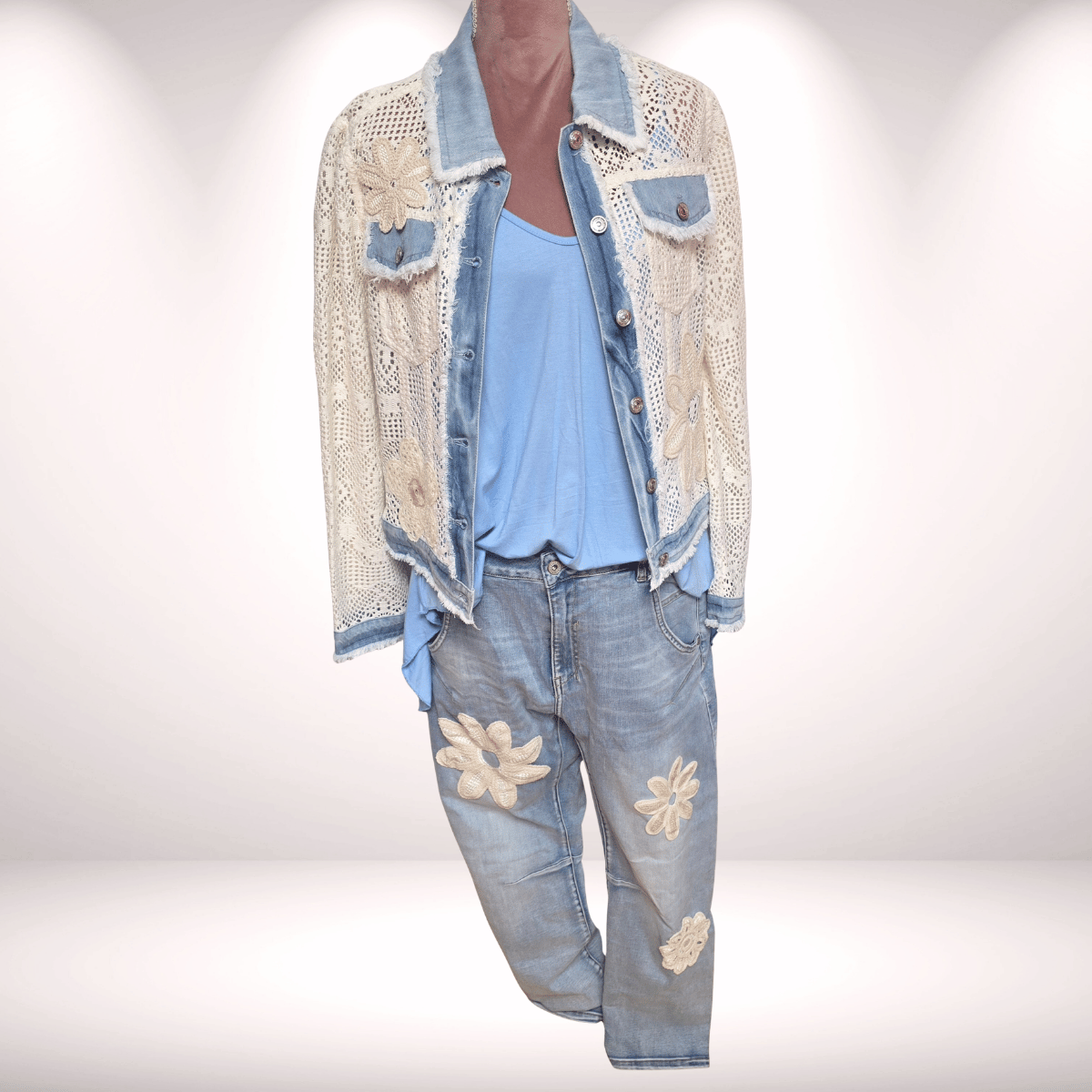 Jeansjacke Bohostyle „Ibiza“ – offwhite mit Blumenstickerei